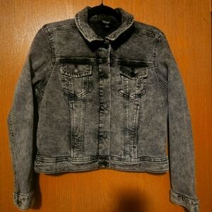 Simply Vera Wang gray and black stretchy denim button up jacket with pockets